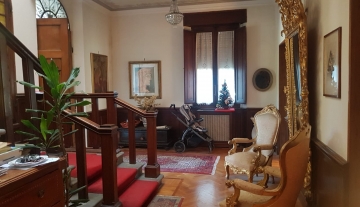 Villa semicentrale